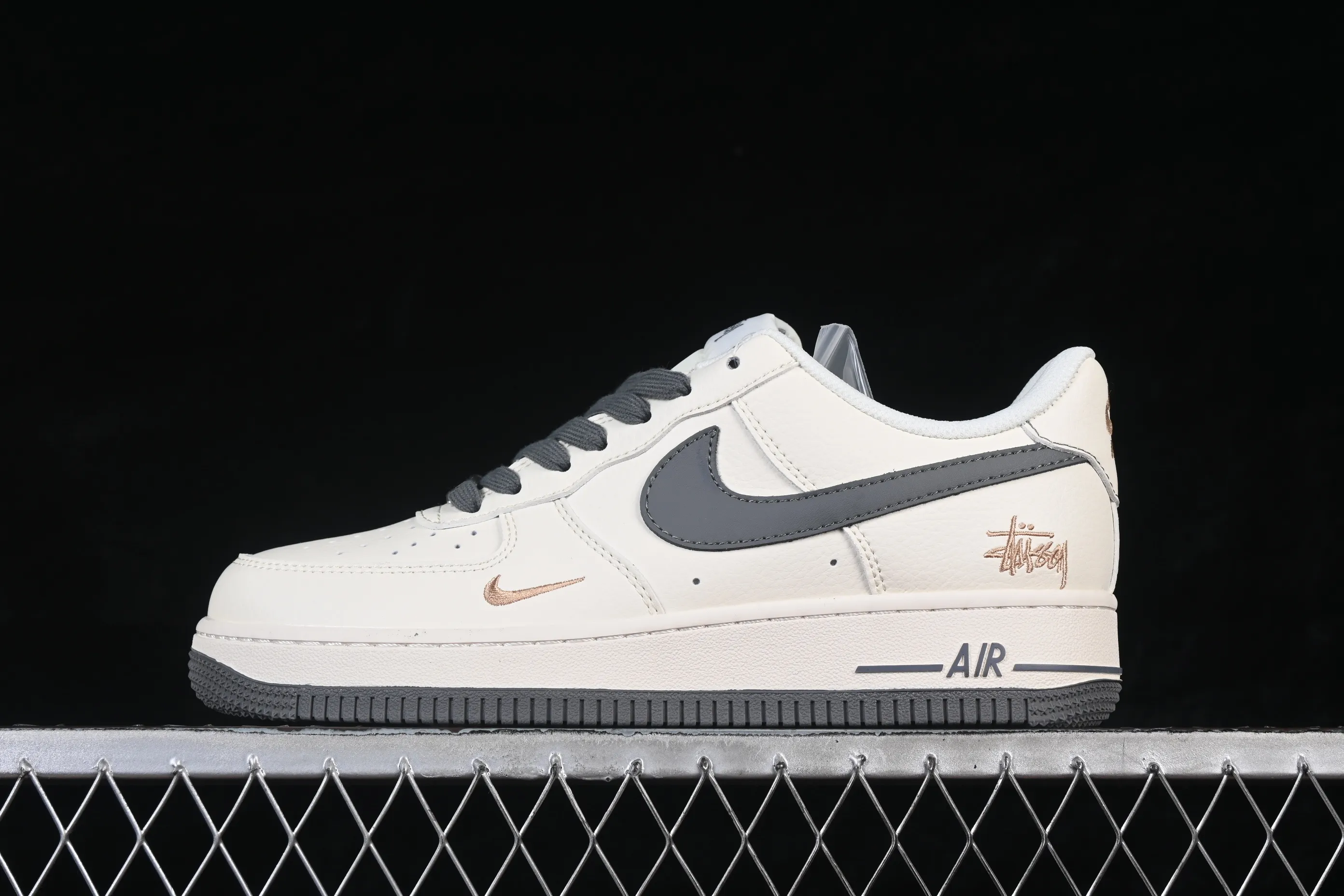 All categories Nk Air Force 1 Air Force series Nk Air Force 1 Low Air Force low-top Nike Air Force 1'07 Low Stusi co-branded rice dark gray gold label Air Force 1 low-top casual sneakers XX3168-223